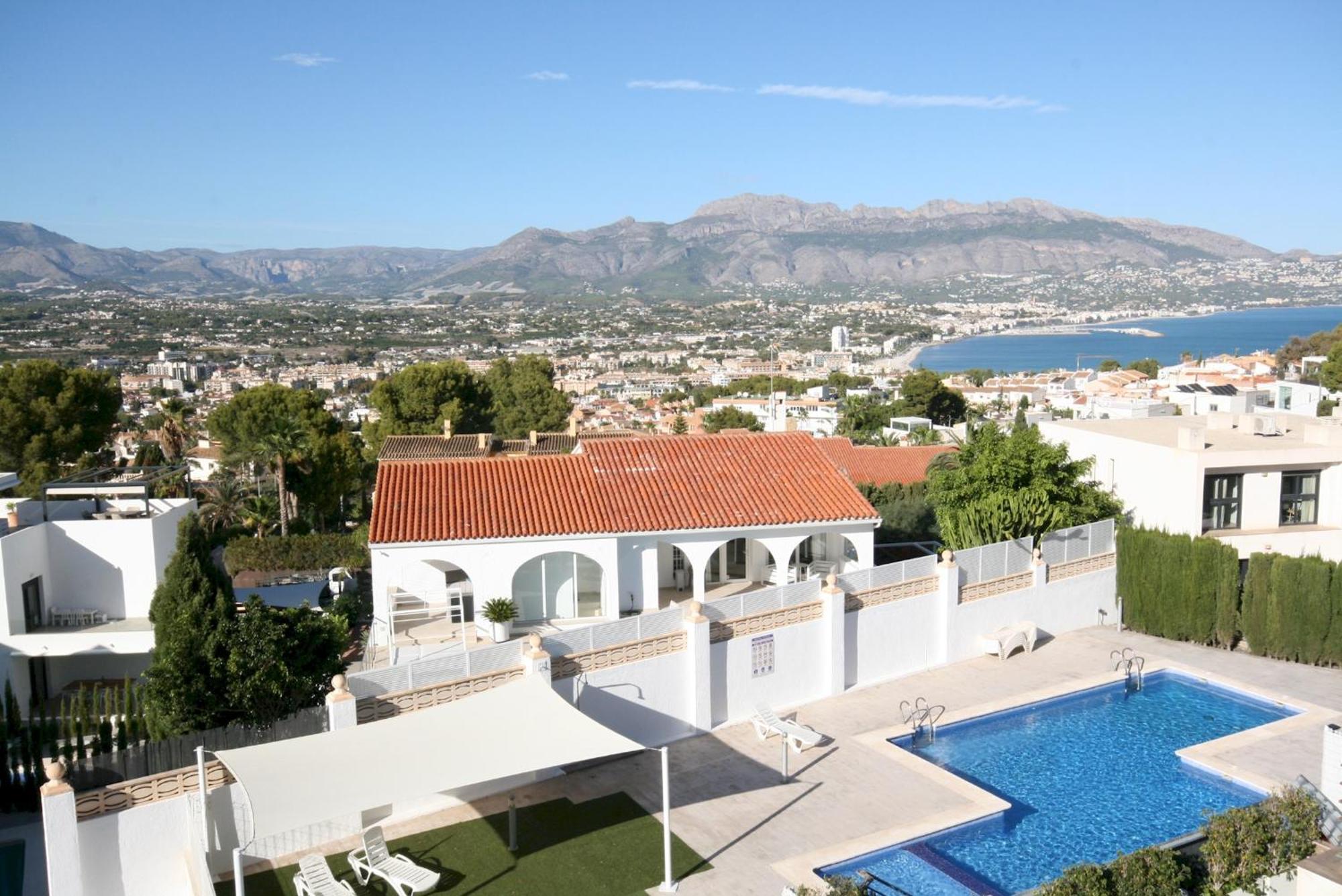 Magnificent View And Pool Hébergement de vacances